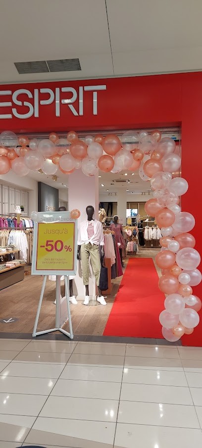 Esprit, Magasin de Vêtements à Saint-Pierre-des-Corps