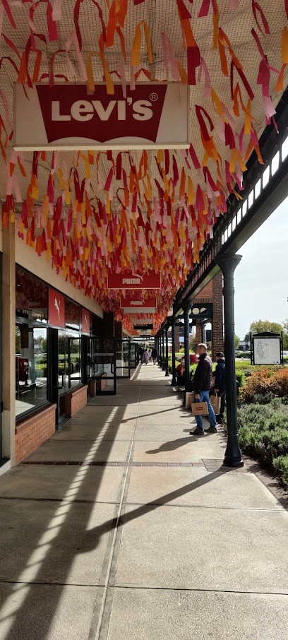 Levi's® Factory Outlet Pont Sainte Marie, Magasin de Vêtements à Pont-Sainte-Marie