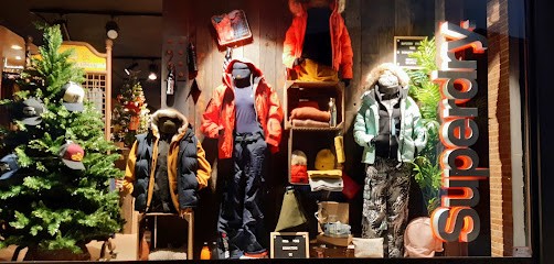 Superdry, Magasin de Vêtements à Fréjus