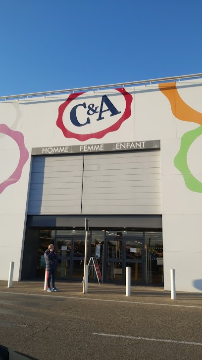 C&A, Magasin de Vêtements à Illzach