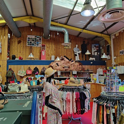 Hangar Trademark, Magasin de Vêtements à Plouharnel