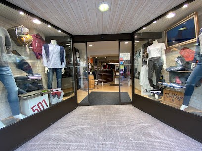 Crazy Avenue / street-online.com, Magasin de Vêtements à Lannion