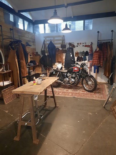 Utile et Authentique, Magasin de Vêtements à Thiais