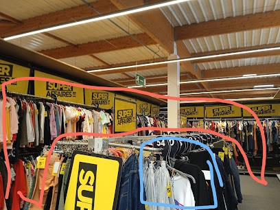 Magasin DistriCenter Segré, Magasin de Vêtements à Segré-en-Anjou Bleu