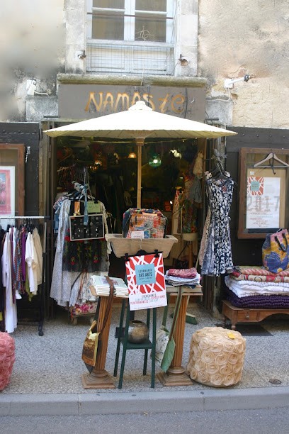 Namasté Lourmarin, Magasin de Vêtements à Lourmarin