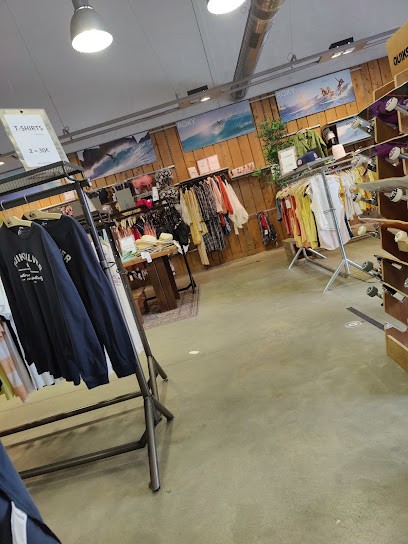 Quiksilver Roxy DC Shoes Outlet, Magasin de Vêtements à Angresse