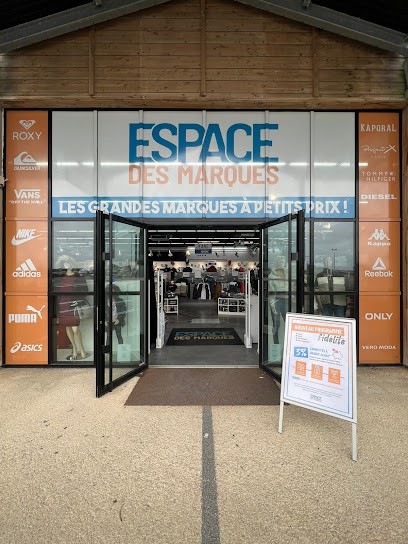 Espace Des Marques LA GUERINIERE, Magasin de Vêtements à La Guérinière