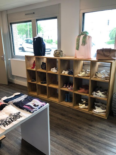 La Boutique Croix-Rouge Evry Centre Essonne, Magasin de Vêtements à Courcouronnes