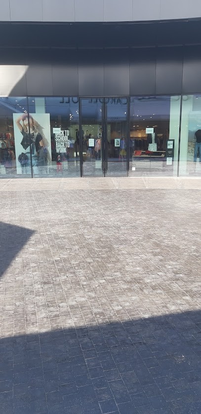 IKKS Outlet General Store, Magasin de Vêtements à Villefontaine