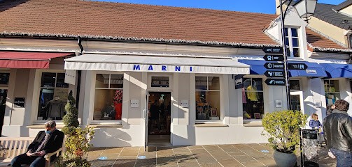 Marni Outlet La Vallée Village, Magasin de Vêtements à Serris