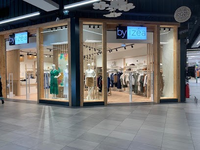 by izéa, Magasin de Vêtements à Montivilliers